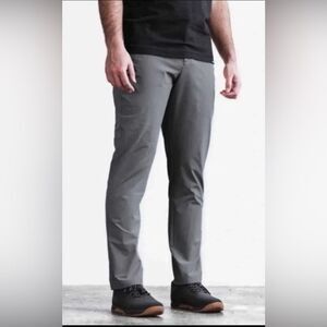 NWT  NOBULL Men’s Gray Flat front Golf Pants - Size 33” X 34”